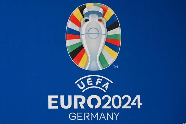 本轮英超，切尔西0-2不敌埃弗顿，蓝军今年39场英超仅拿到39分，在不算扣分的情况时，与水晶宫、诺丁汉森林并列成为拿分最少的球队。